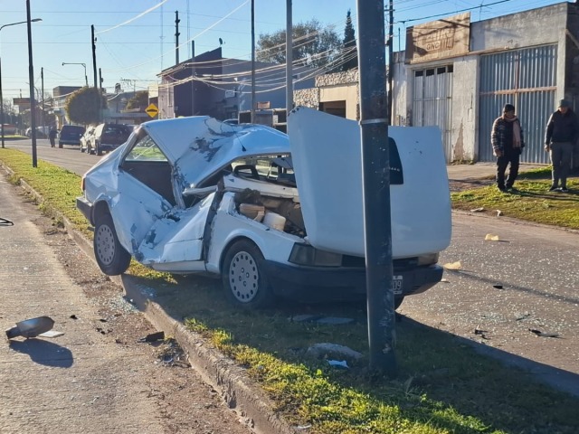 Un herido tras un violento choque en la avenida Coln